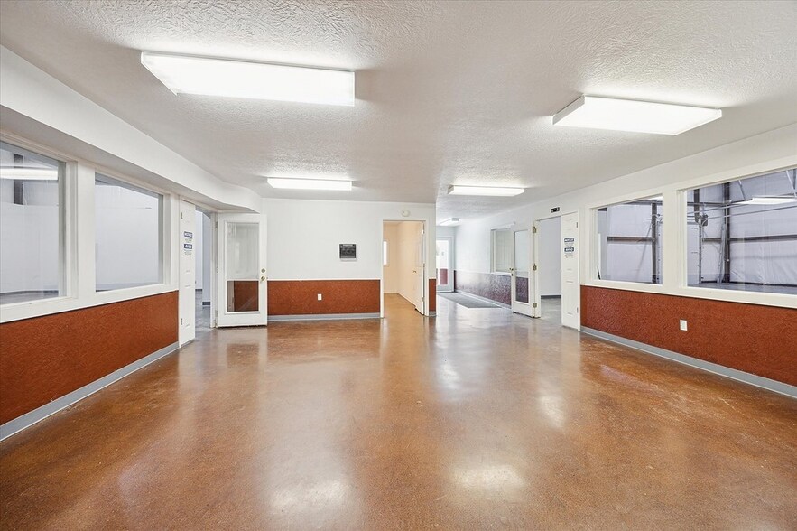 More Photos Of 920 Front St, Columbus Warehouse For Sale