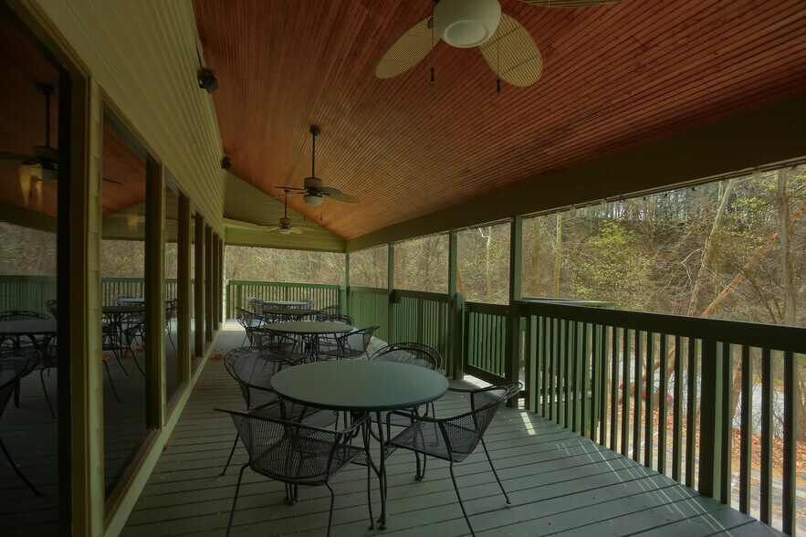 More Photos Of 634 Camp Horne Rd, Pittsburgh General Retail For Sale