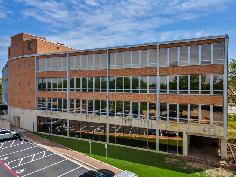 More Photos Of 205 E University Ave, Georgetown Office For Lease