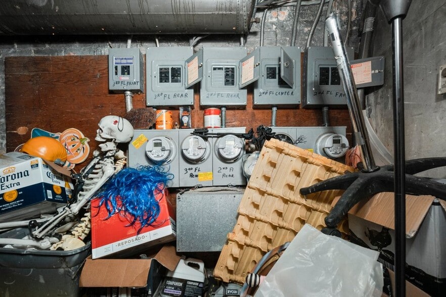 More Photos Of 2112 N Charles St, Baltimore Office For Sale