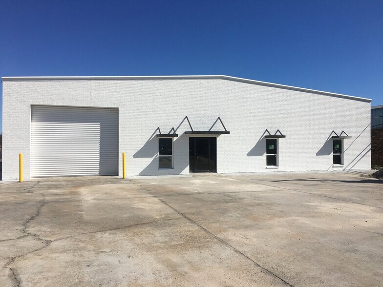 More Photos Of 2718 Ruby St, Gonzales Light Distribution For Sale