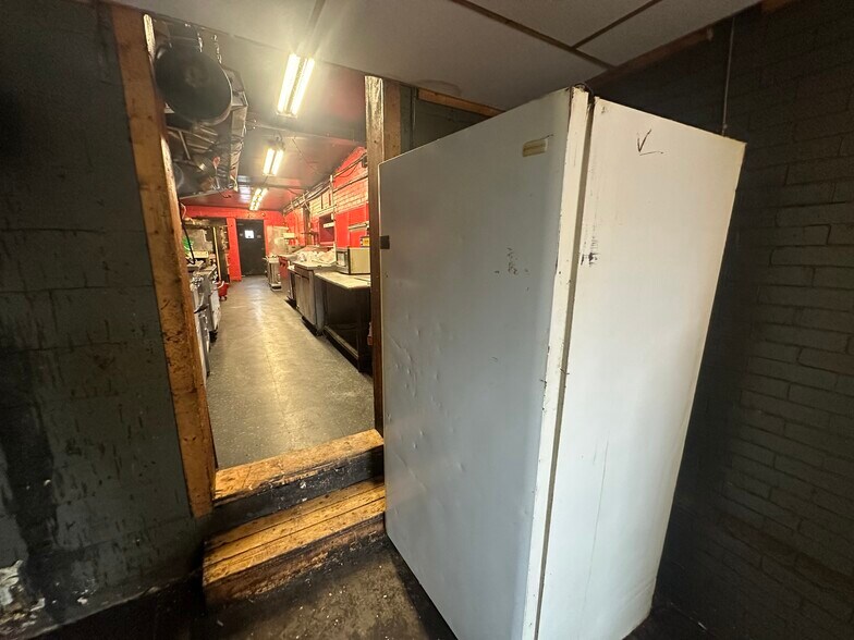 More Photos Of 2201 Hyde Park Blvd, Niagara Falls Restaurant For Sale