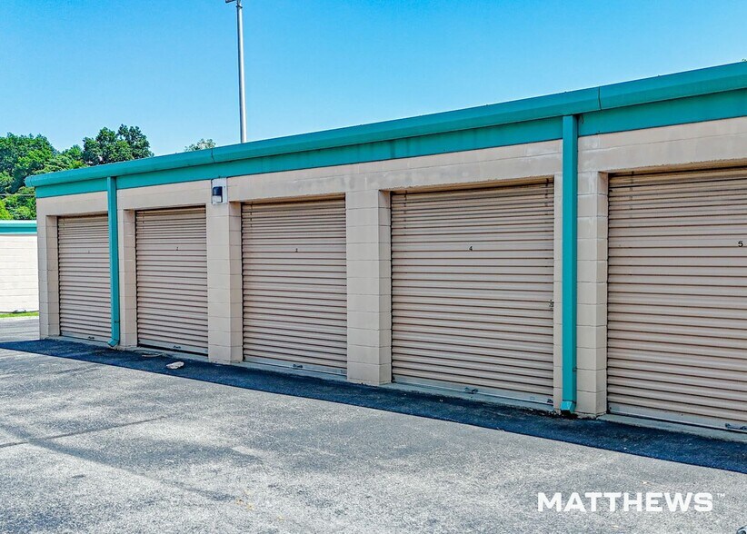 More Photos Of 1641 Downtown West Blvd, Knoxville Self Storage For Sale
