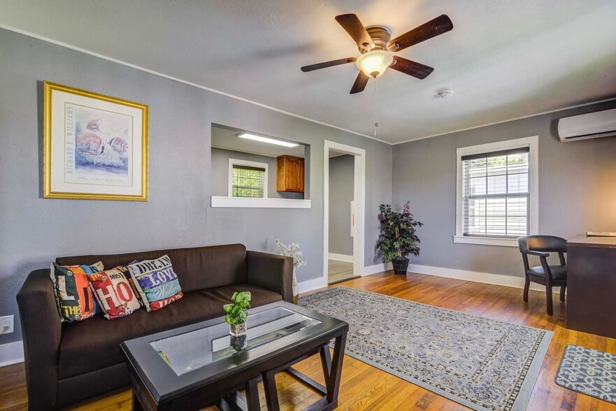 More Photos Of 1502 Market St, Galveston Hospitality For Sale