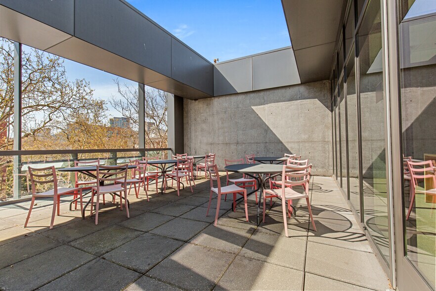 More Photos Of 45 SW Ankeny St, Portland Office For Sale