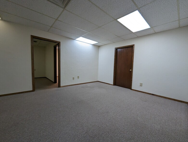 More Photos Of 1006 NW 47th St, Lawton Office For Sale