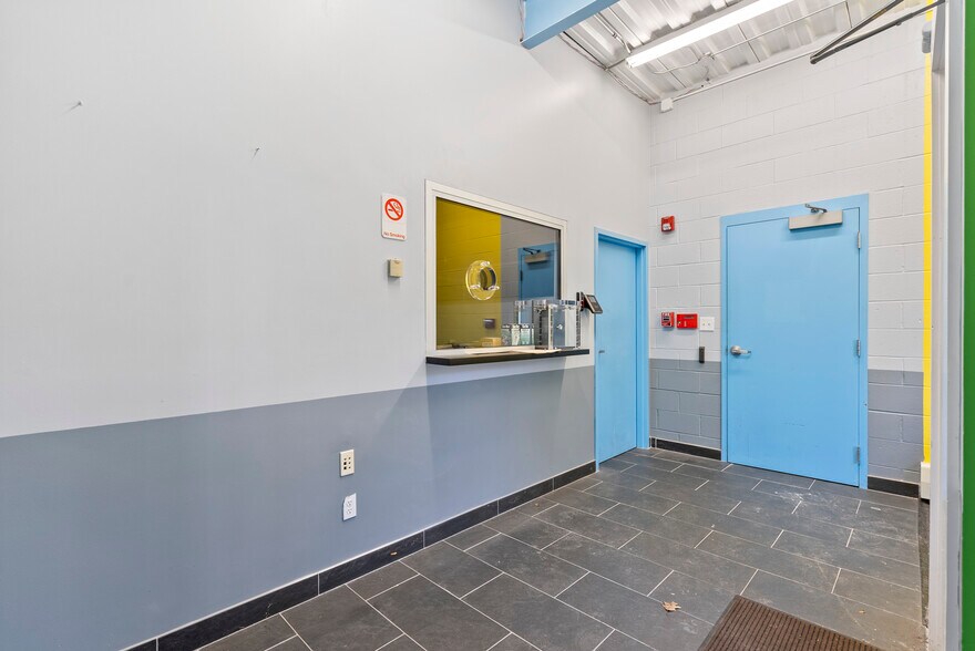 More Photos Of 170-172 Spring St, Newton Office For Sale