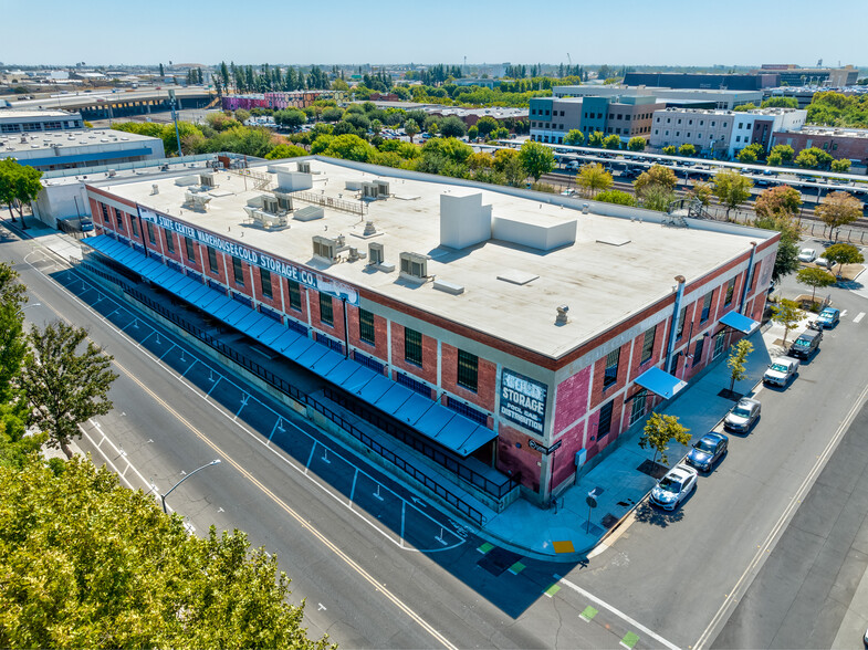 Primary Photo Of 747 R St, Fresno Office For Lease