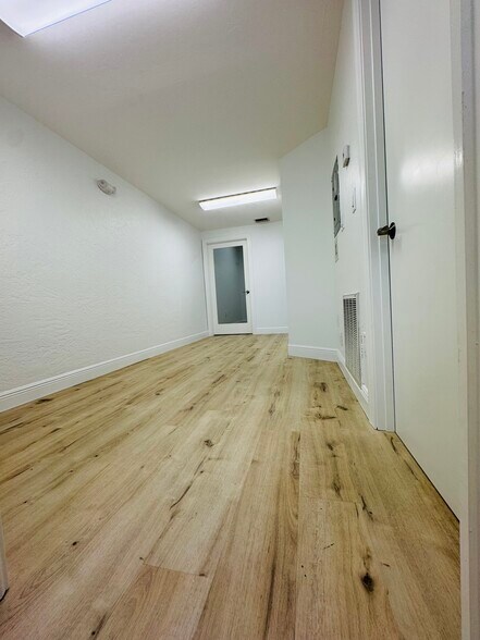 More Photos Of 5235 Ramsey Way, Fort Myers Office For Sale