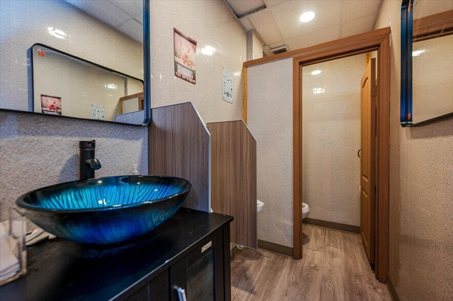 More Photos Of 2918 Bruckner Blvd, Bronx Bar For Sale