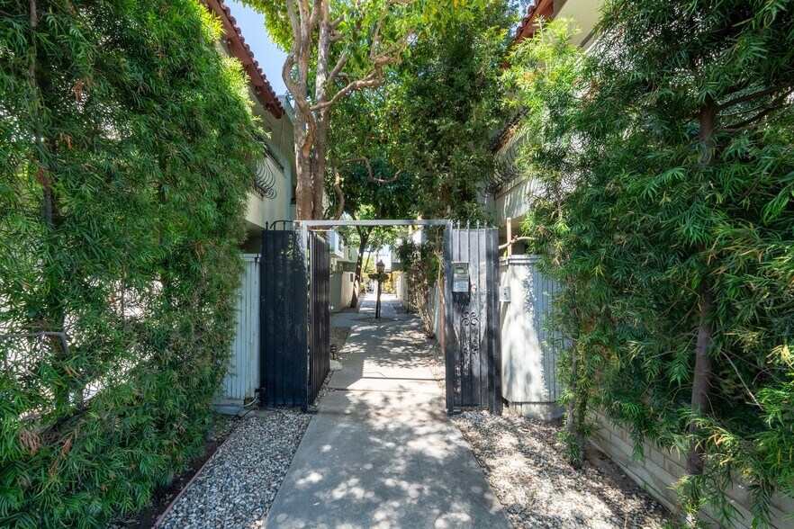 More Photos Of 3344 Mentone Ave, Los Angeles Apartments For Sale
