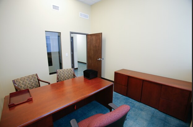 More Photos Of 1811 S Laredo St, San Antonio Flex For Lease
