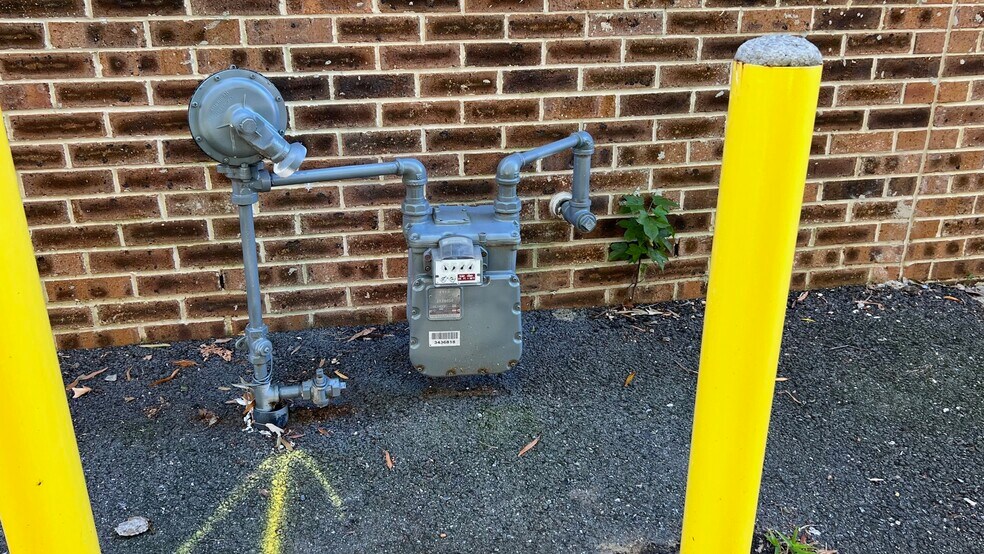 More Photos Of 1533 E Pembroke Ave, Hampton Drugstore For Lease