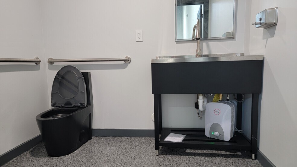 More Photos Of 6509 St Lucie Blvd, Fort Pierce Warehouse For Lease