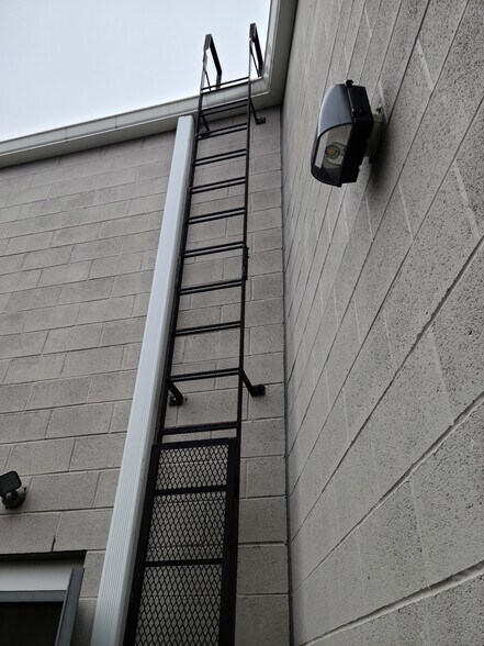 More Photos Of 937 State St, Bridgeport Storefront For Lease