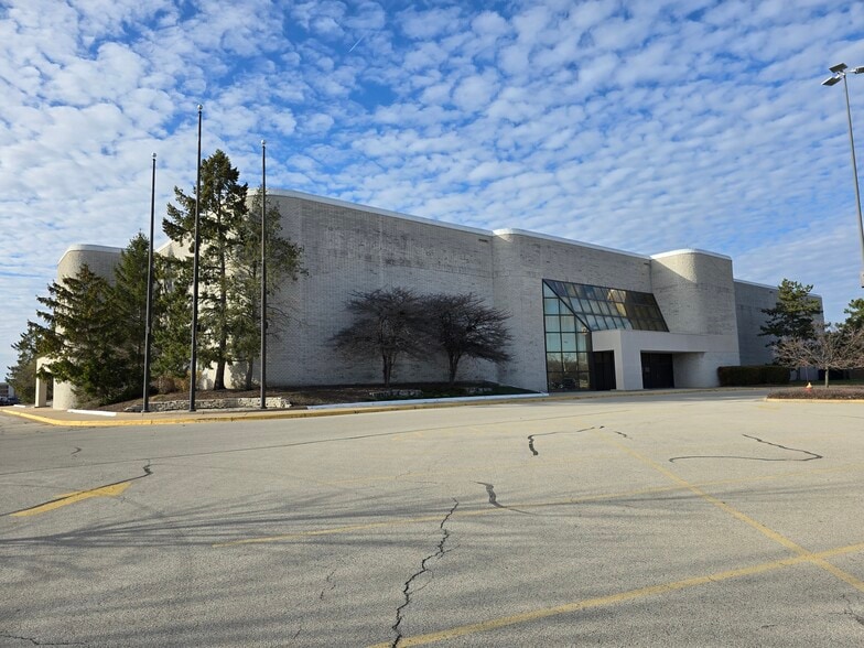 More Photos Of 3340 Mall Loop Dr, Joliet Department Store For Sale