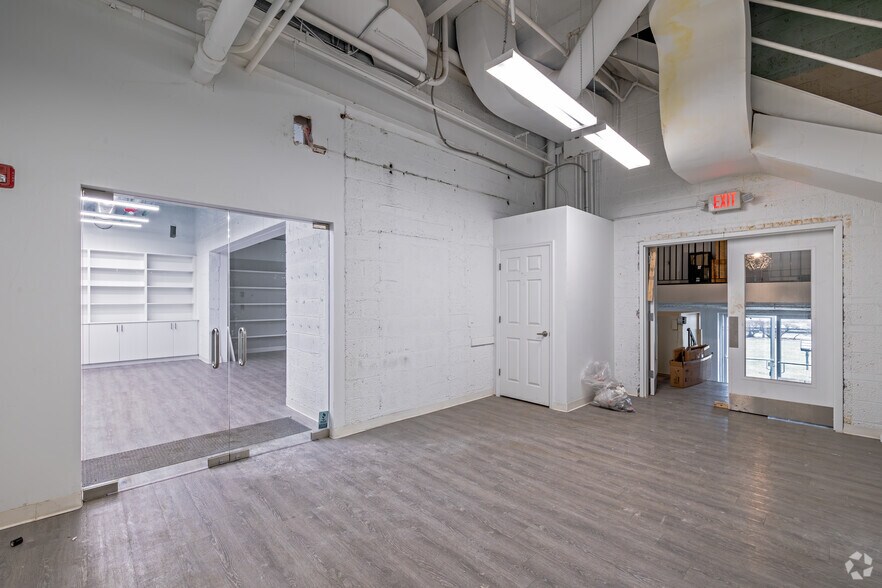 More Photos Of 240 State Rt 17 S, Lodi Warehouse For Lease