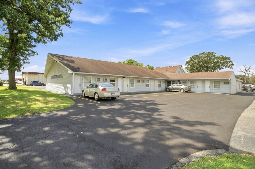 More Photos Of 1418 S Oak Ave, Owatonna Hotel For Sale