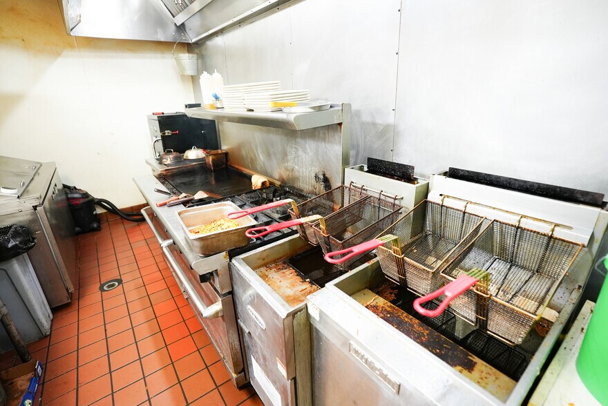 More Photos Of 101 Court Sq, Abbeville Restaurant For Sale