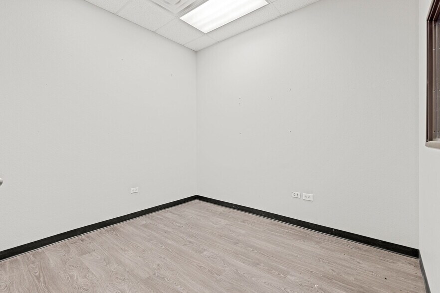 More Photos Of 275 Waneka Pky, Lafayette Freestanding For Lease