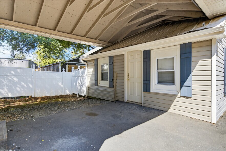 More Photos Of 19428 Zion Ave, Cornelius Office For Sale