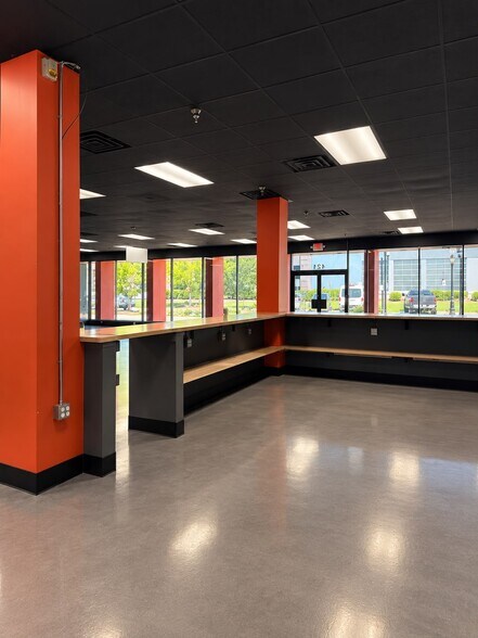 More Photos Of 421 Maiden Ln, Fayetteville Restaurant For Lease