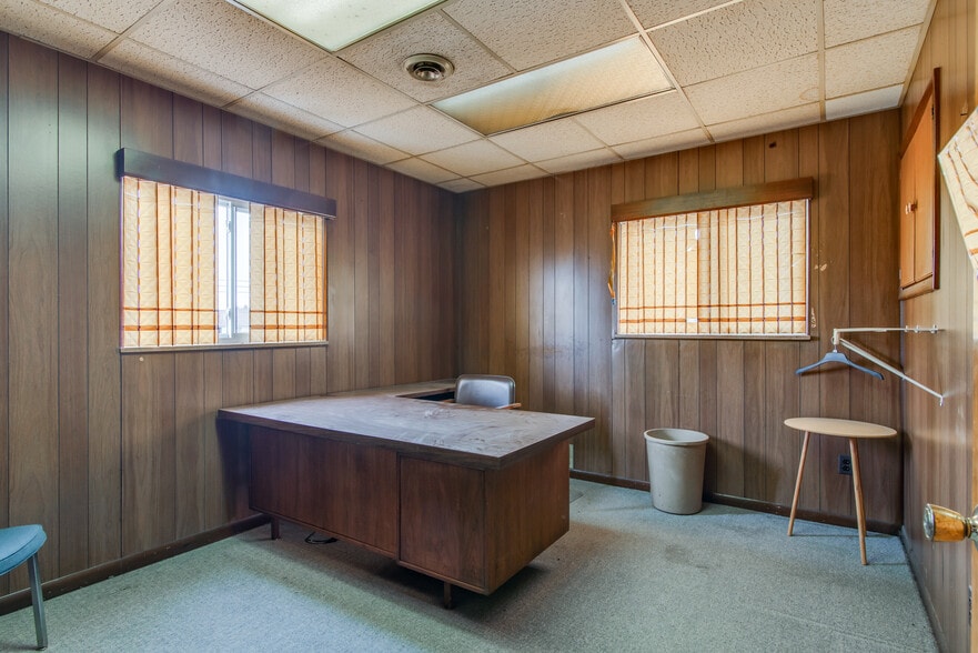 More Photos Of 28640 Gratiot Ave, Roseville Freestanding For Sale