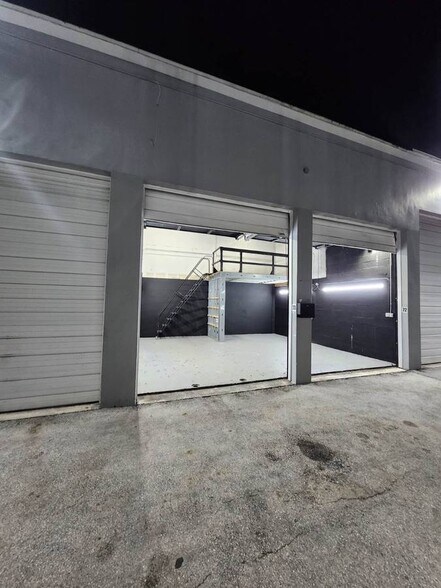 More Photos Of 465 S Flagler Ave, Pompano Beach Warehouse For Lease