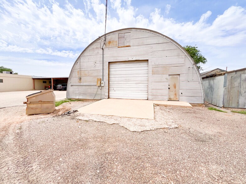 More Photos Of 1001-1009 W Industrial Ave, Midland Warehouse For Sale