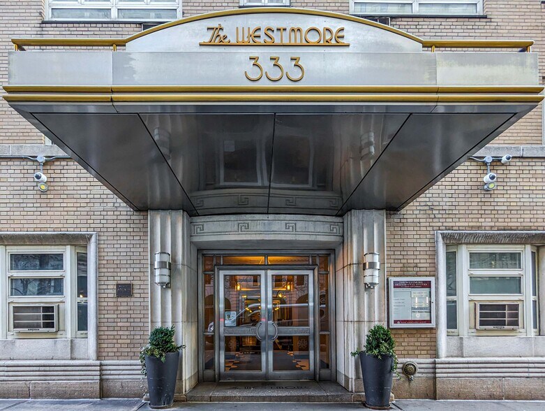 More Photos Of 333 W 57th St, New York Apartments For Lease