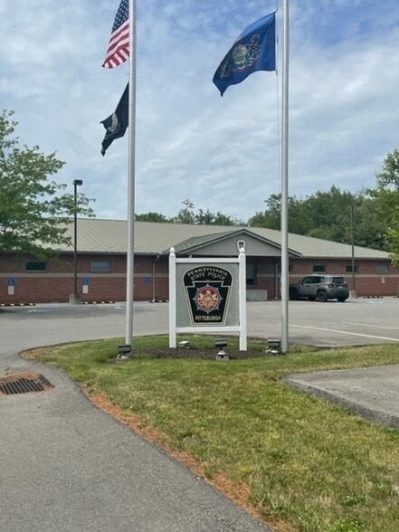 More Photos Of 449 McCormick Rd, Coraopolis Industrial For Sale