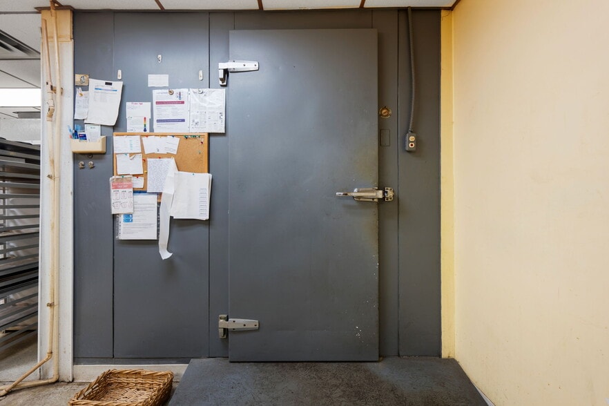 More Photos Of 2569 Charlevoix Rd, Petoskey Restaurant For Sale