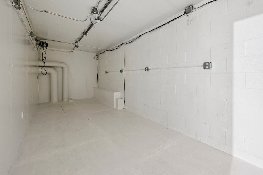 More Photos Of 319 N Bonfoy Ave, Colorado Springs Warehouse For Sale