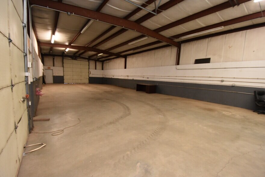 More Photos Of 701 W Broadway, Seminole Manufacturing For Sale