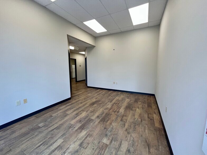 More Photos Of 1000 Taylor Station Rd, Gahanna Light Distribution For Lease
