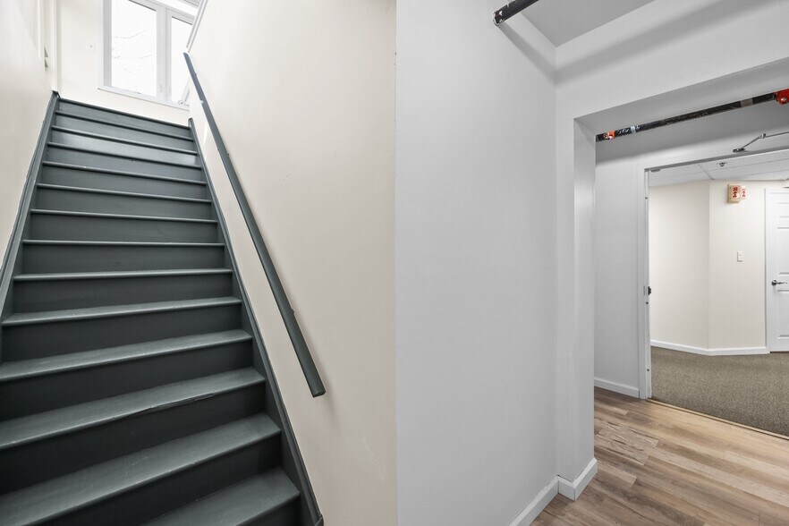 More Photos Of 105 Corporate Dr E, Langhorne Office For Sale