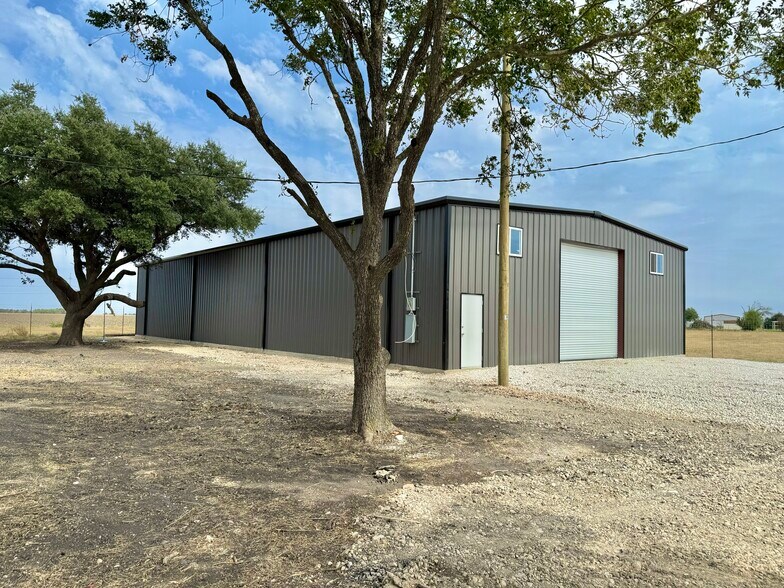 More Photos Of 5821 Limmer Loop, Hutto Warehouse For Lease
