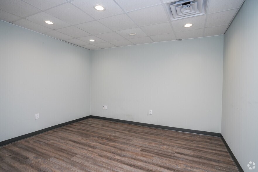 More Photos Of 1102-1108 Weems St, Jackson Warehouse For Sale