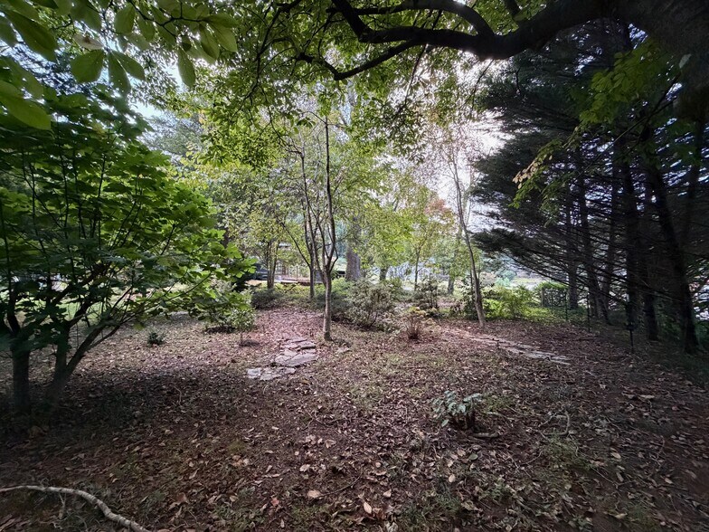 More Photos Of 35 Wilcox Rd, Tryon Apartments For Sale