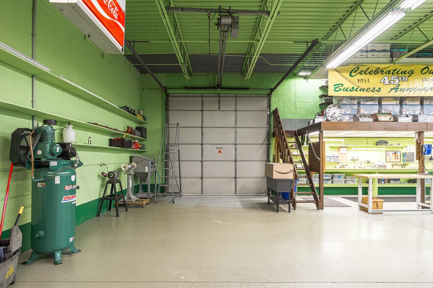 196 W Walton Blvd, Pontiac, MI 48340 Auto Repair For Sale