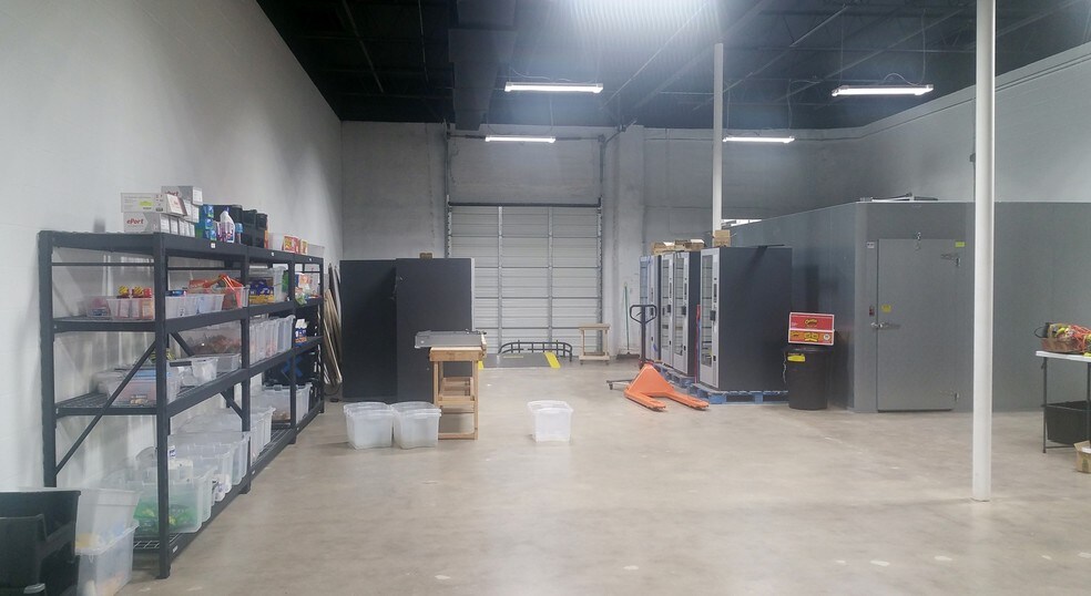 More Photos Of 1319-1359 Motor Cir, Dallas Warehouse For Lease