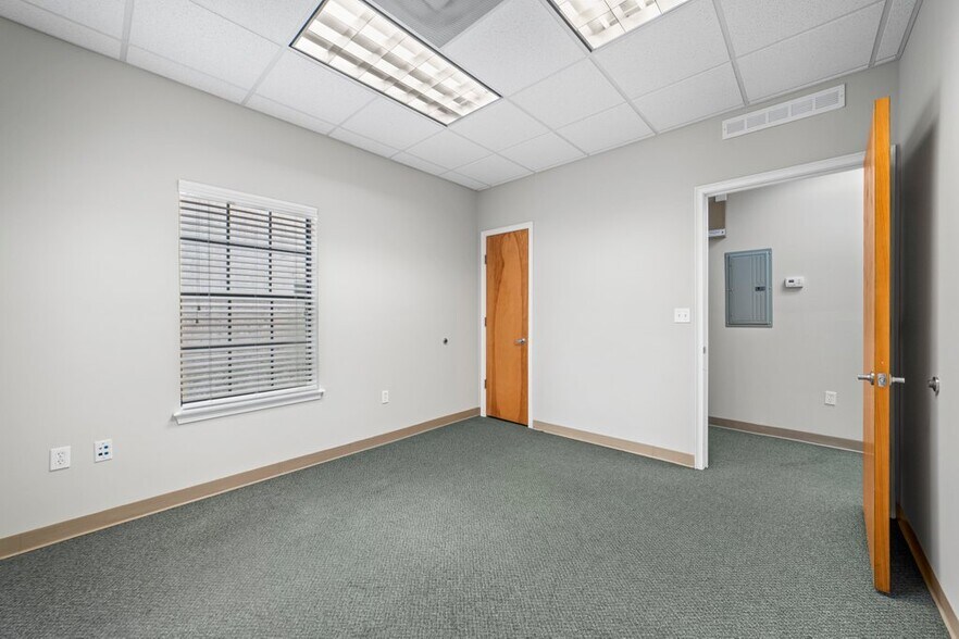 More Photos Of , Jacksonville Office For Sale