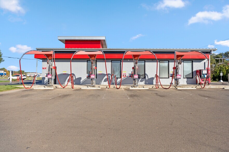 More Photos Of 655 S US Highway 131, Three Rivers General Retail For Sale