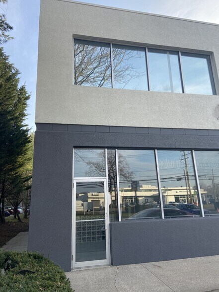 Primary Photo Of 610 Middle Country Rd, Saint James Auto Repair For Lease