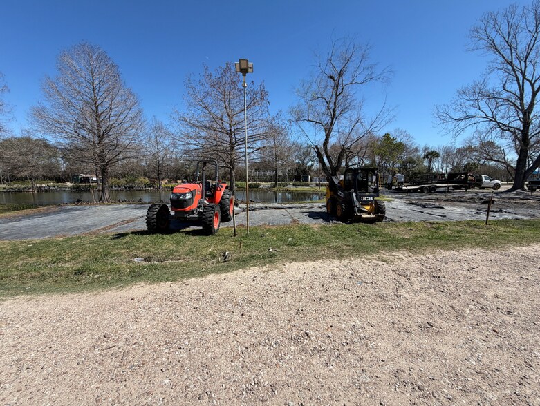More Photos Of 14000 Old Richmond Rd, Sugar Land Warehouse For Lease