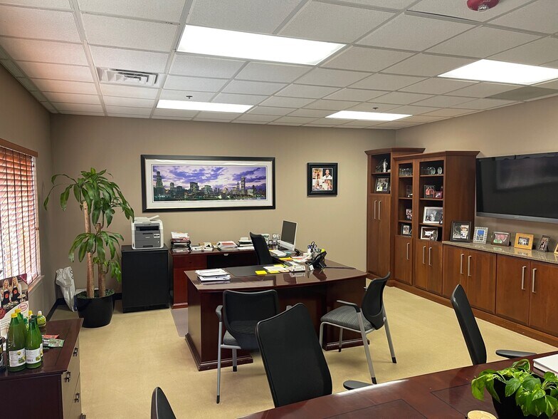 More Photos Of 620 Enterprise Dr, Oak Brook Light Distribution For Lease