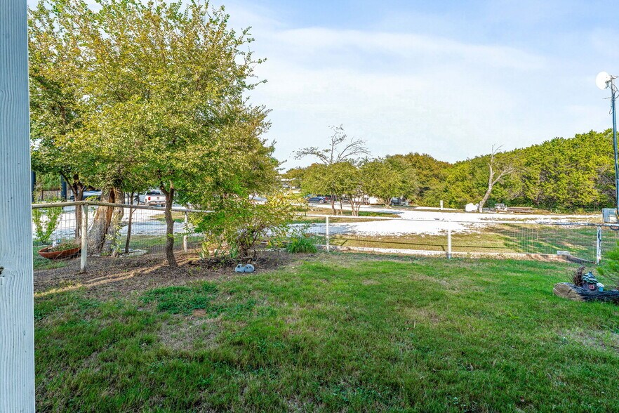 More Photos Of 1321 N FM 56, Glen Rose Specialty For Sale