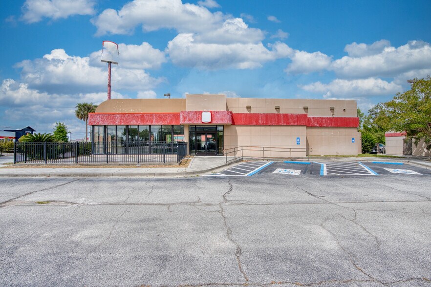 More Photos Of 1197 Lakes Blvd, Lake Park Fast Food For Lease