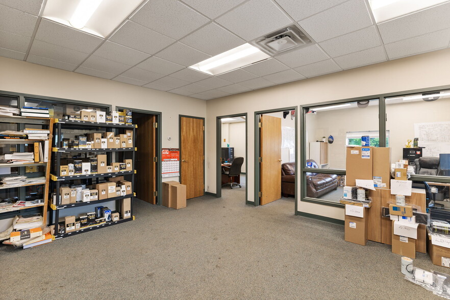 More Photos Of 26 Bixby Ave, Middleton Warehouse For Lease