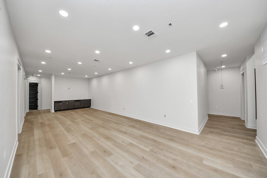 More Photos Of 220 Bella Katy Dr, Katy Office Residential For Lease
